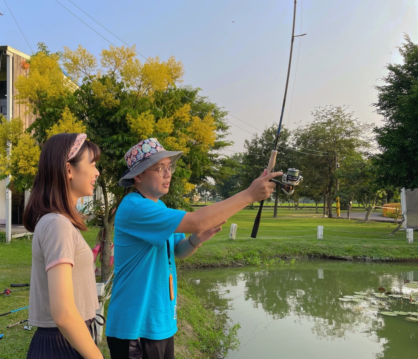 在城市裡的「戶外桃源」釣魚趣-寶熊漁樂碼頭 戶外釣魚體驗 好友/親子/情侶/家庭/公司等團體旅遊，現在結合戶外釣魚體驗，讓台中又多了一個全新的休閒體驗景點了！