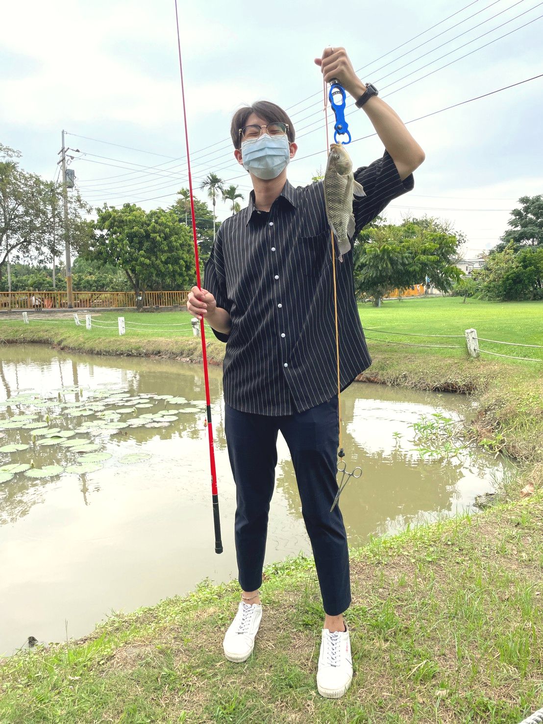 在城市裡的「戶外桃源」釣魚趣-寶熊漁樂碼頭 戶外釣魚體驗 好友/親子/情侶/家庭/公司等團體旅遊，現在結合戶外釣魚體驗，讓台中又多了一個全新的休閒體驗景點了！